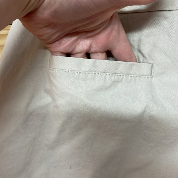 Loft size 6 Cream Colored Mid-rise 6” Inseam The Riviera Shorts with Pockets - Picture 7 of 11